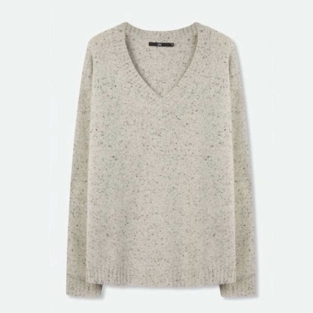 JARBO 🩶 Cashmere ‘Camille’ V-Neck Sweater in ‘Light Grey Speckle’